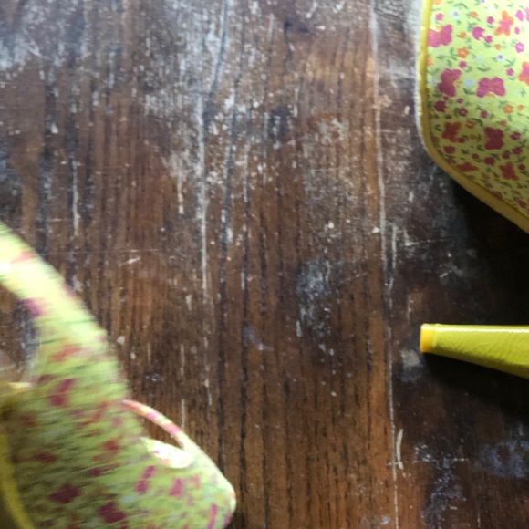 Like new condition floral sling backs - Picture 5 of 8